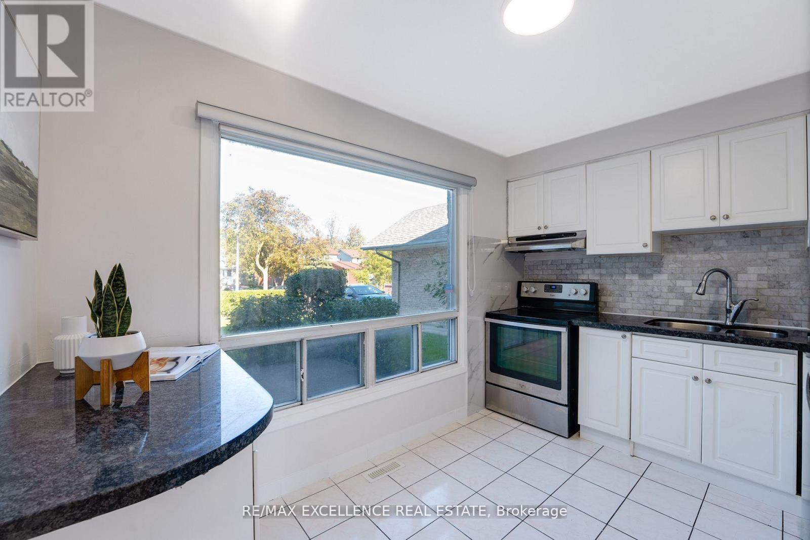 Upper Floor - 7556 Wildfern Drive, Mississauga, Ontario L4T 3P6 - Photo 17 - W12532708