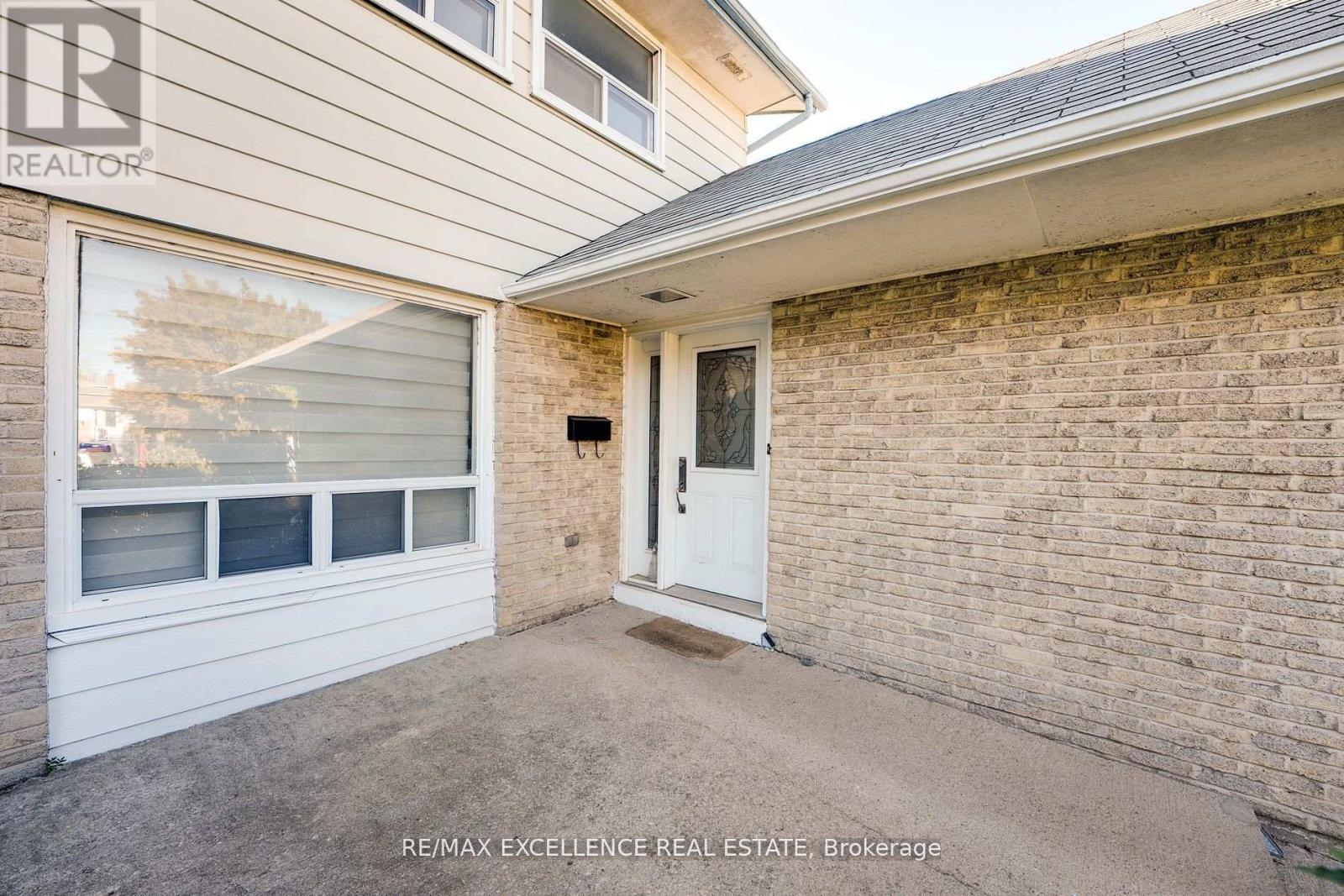 Upper Floor - 7556 Wildfern Drive, Mississauga, Ontario L4T 3P6 - Photo 5 - W12532708