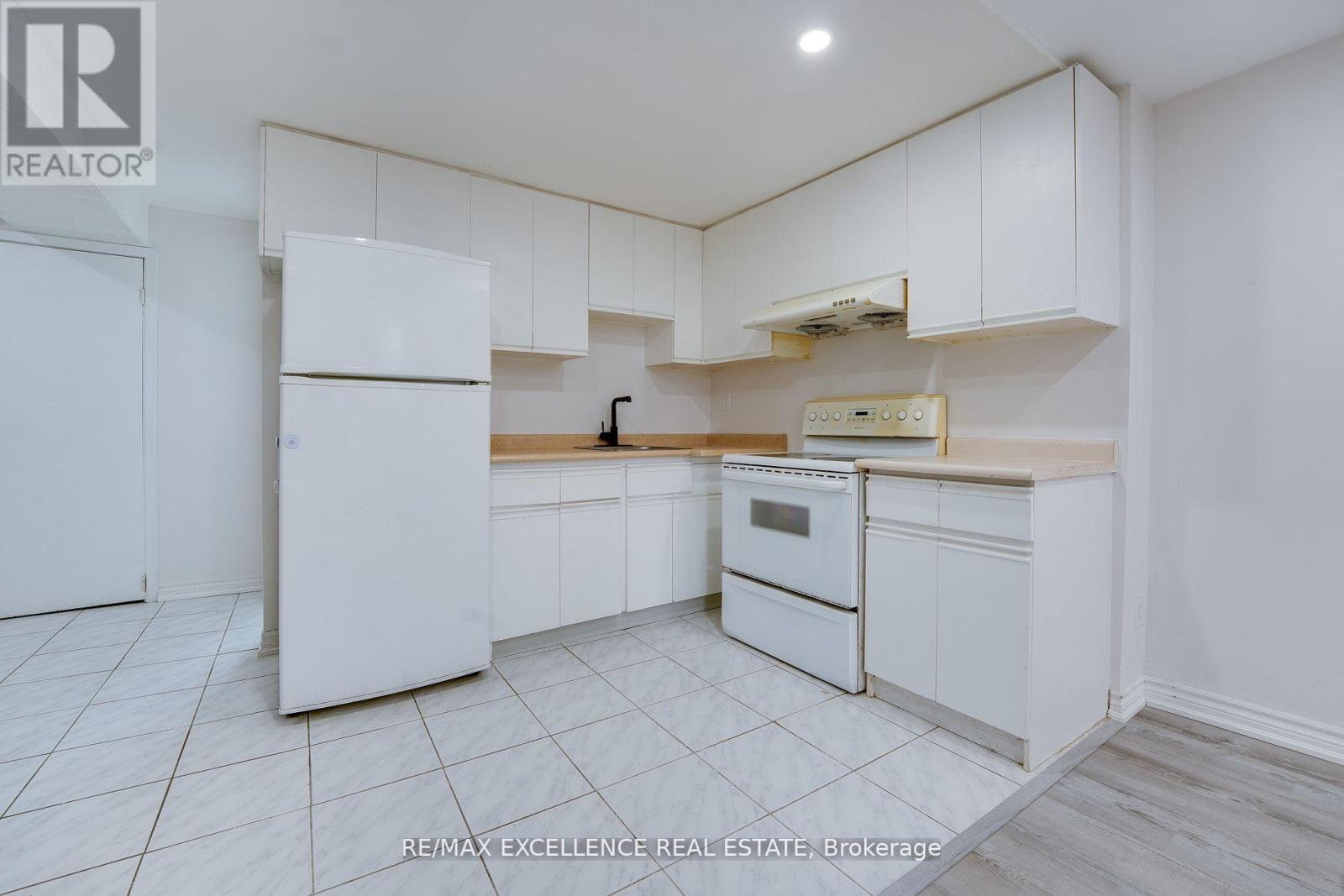 Upper Floor - 7556 Wildfern Drive, Mississauga, Ontario L4T 3P6 - Photo 29 - W12532708