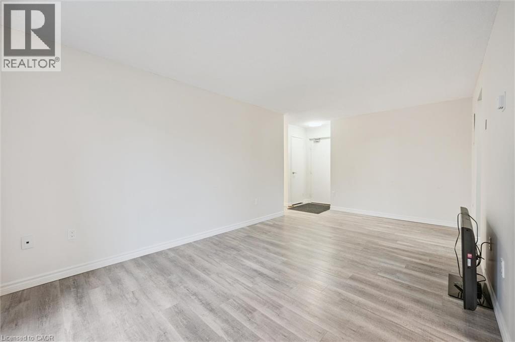 279 Chandler Drive, Kitchener, Ontario N2E 1X6 - Photo 4 - 40787137