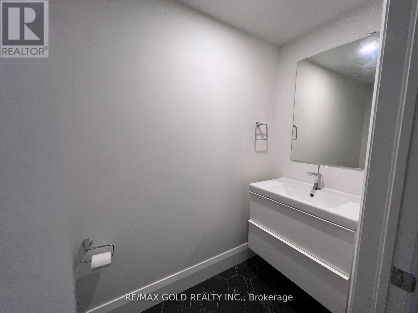 2b - 2215 Danforth Avenue, Toronto, Ontario  M4C 1K4 - Photo 10 - E12548910