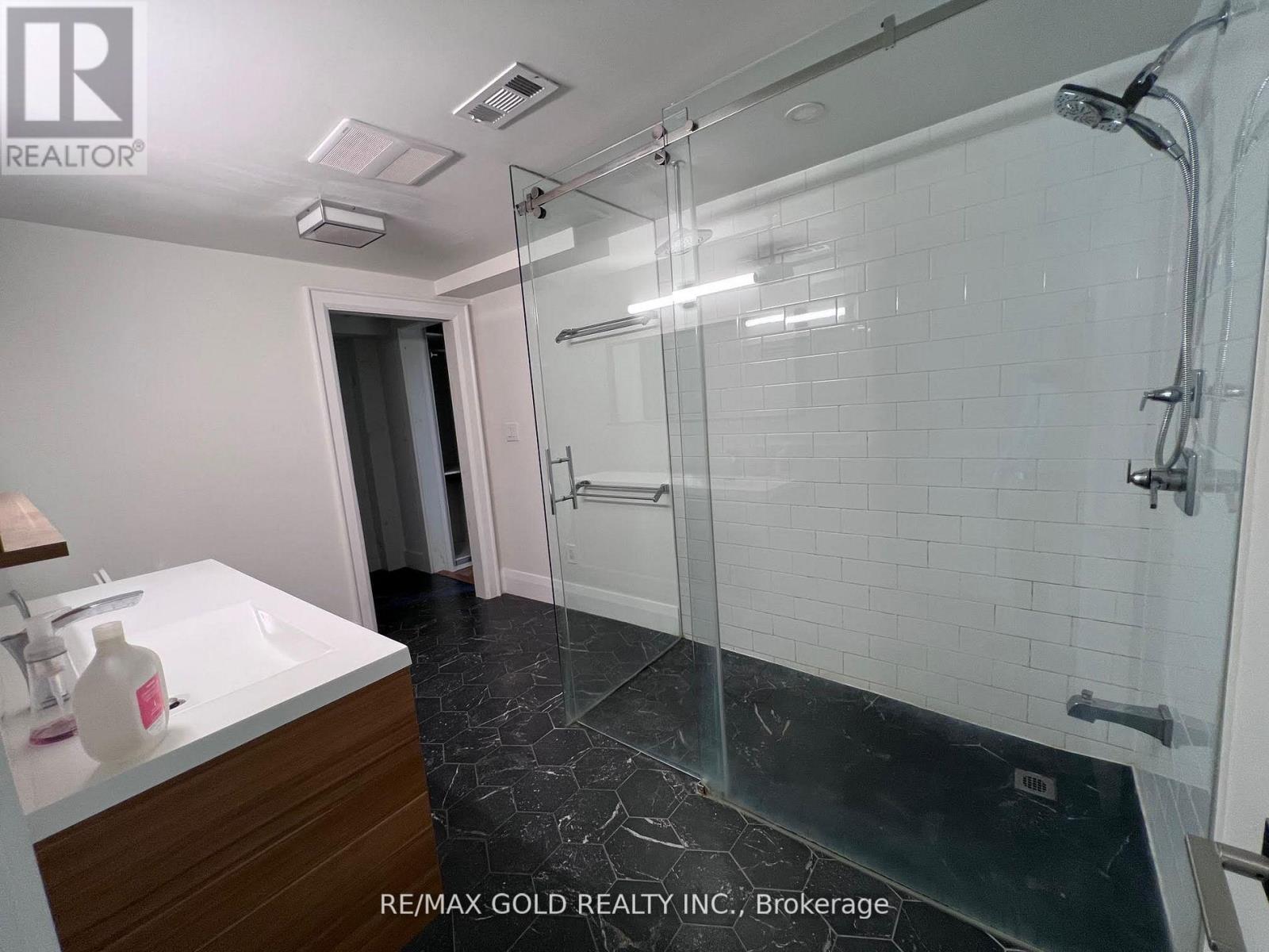 2b - 2215 Danforth Avenue, Toronto, Ontario  M4C 1K4 - Photo 16 - E12548910