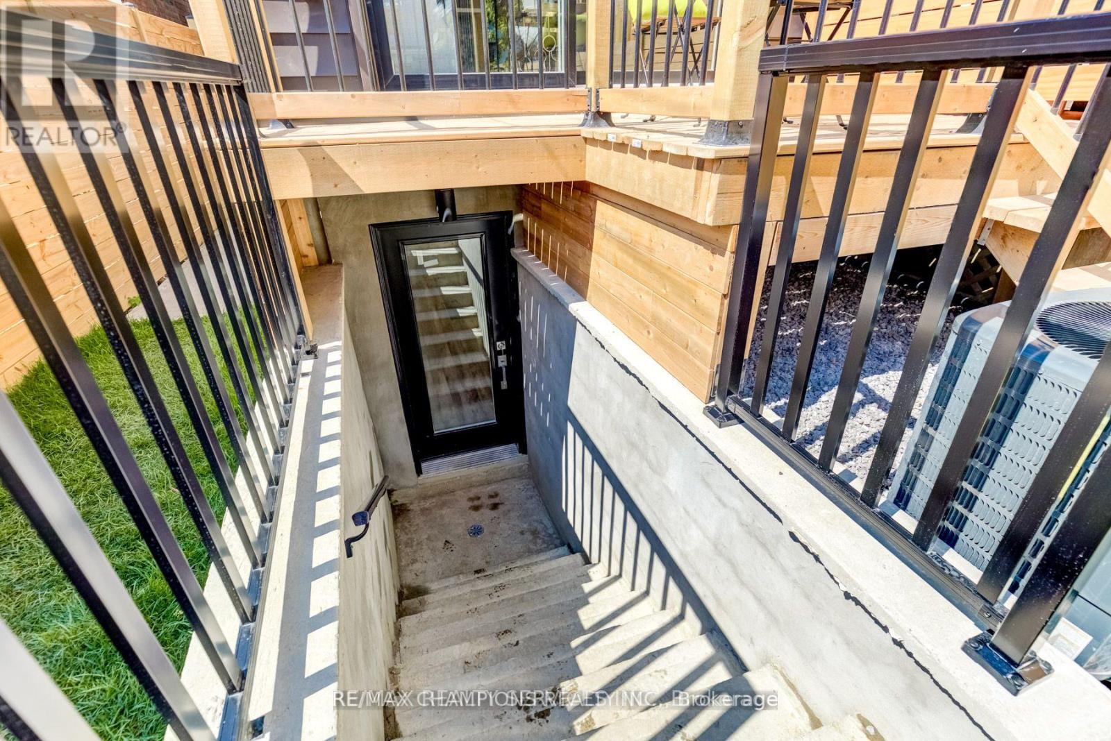 Bsmt - 41 Caroline Avenue, Toronto, Ontario  M4M 2X6 - Photo 3 - E12548924