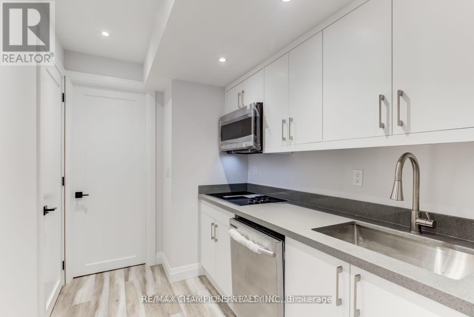 Bsmt - 41 Caroline Avenue, Toronto, Ontario  M4M 2X6 - Photo 7 - E12548924