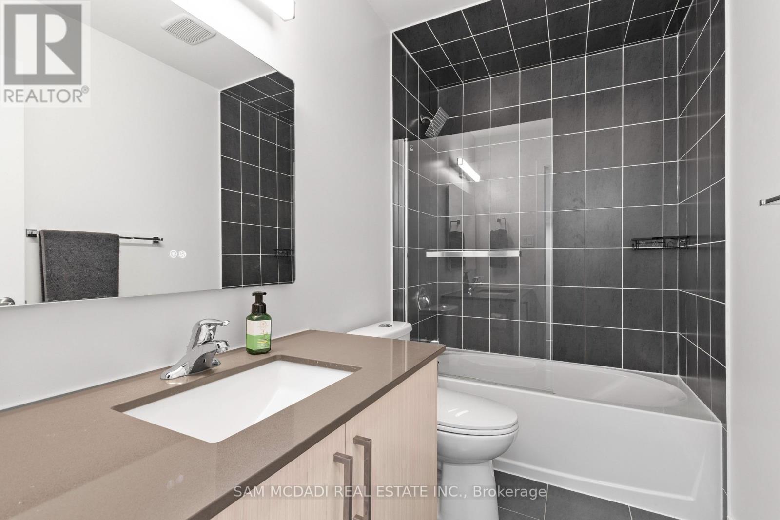 21 Hearne Street, Vaughan, Ontario  L4L 0L9 - Photo 12 - N12548896