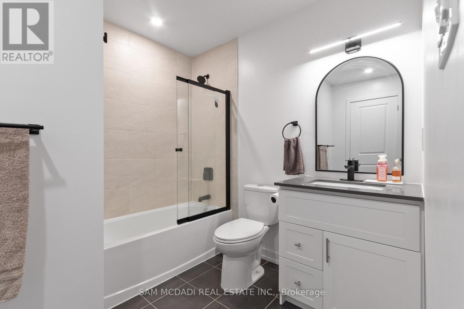 21 Hearne Street, Vaughan, Ontario  L4L 0L9 - Photo 16 - N12548896