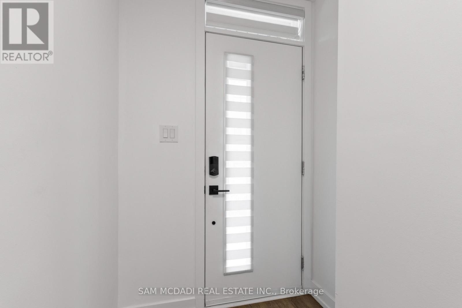 21 Hearne Street, Vaughan, Ontario  L4L 0L9 - Photo 4 - N12548896