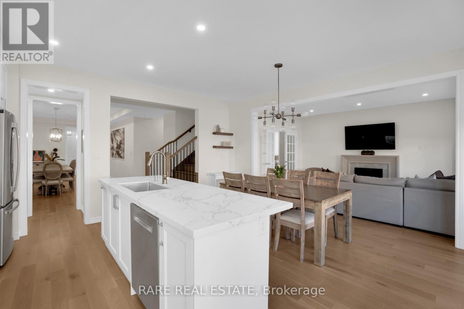 206 Stevenson Crescent, Bradford West Gwillimbury, Ontario  L3Z 0T1 - Photo 10 - N12548930