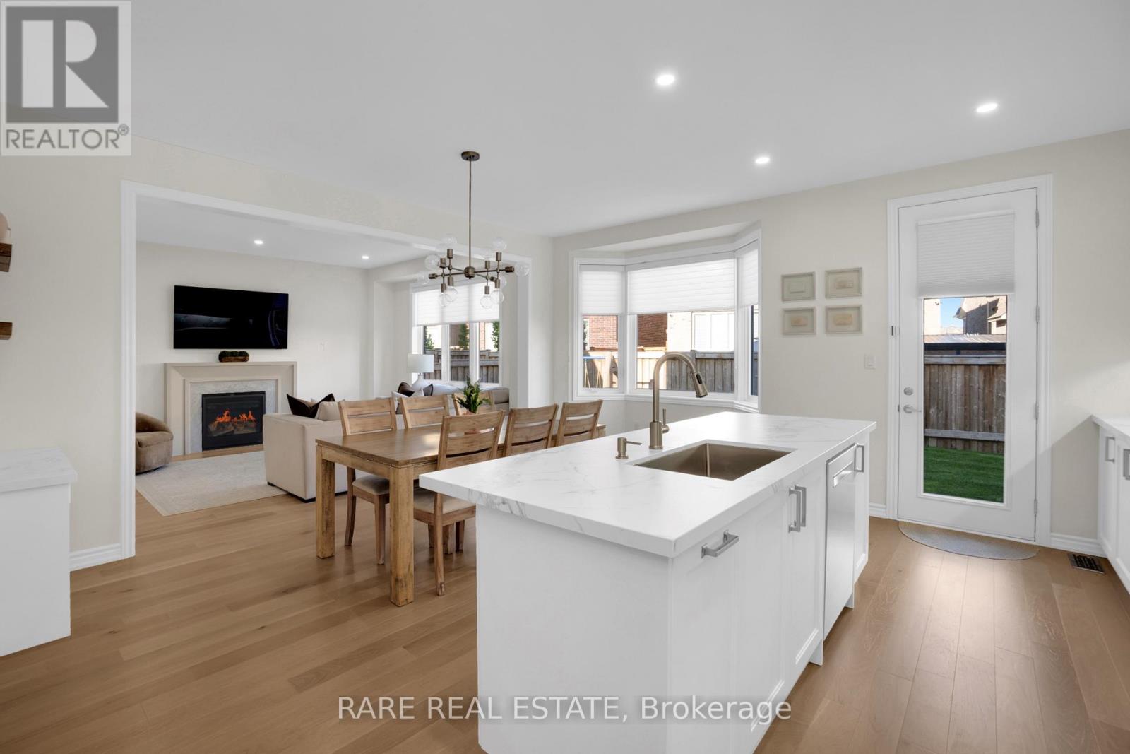 206 Stevenson Crescent, Bradford West Gwillimbury, Ontario  L3Z 0T1 - Photo 8 - N12548930