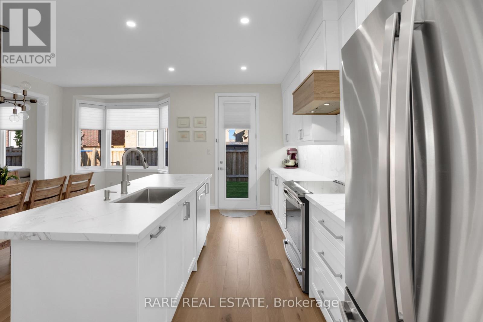 206 Stevenson Crescent, Bradford West Gwillimbury, Ontario  L3Z 0T1 - Photo 9 - N12548930