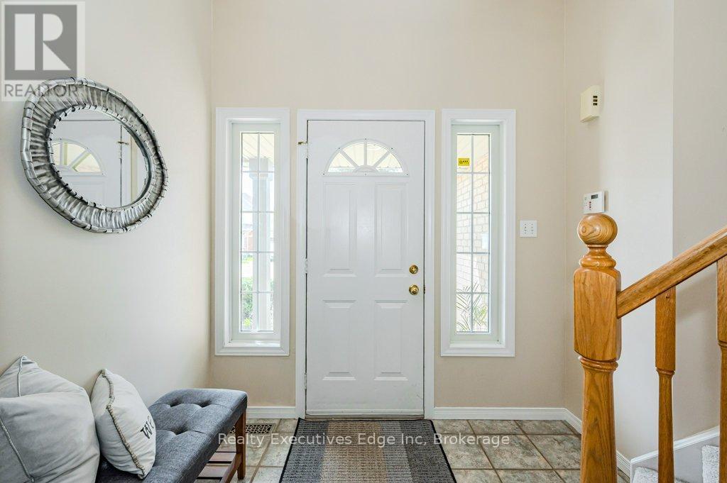 Main - 5 Camm Crescent, Guelph, Ontario N1L 1J9 - Photo 4 - X12503104