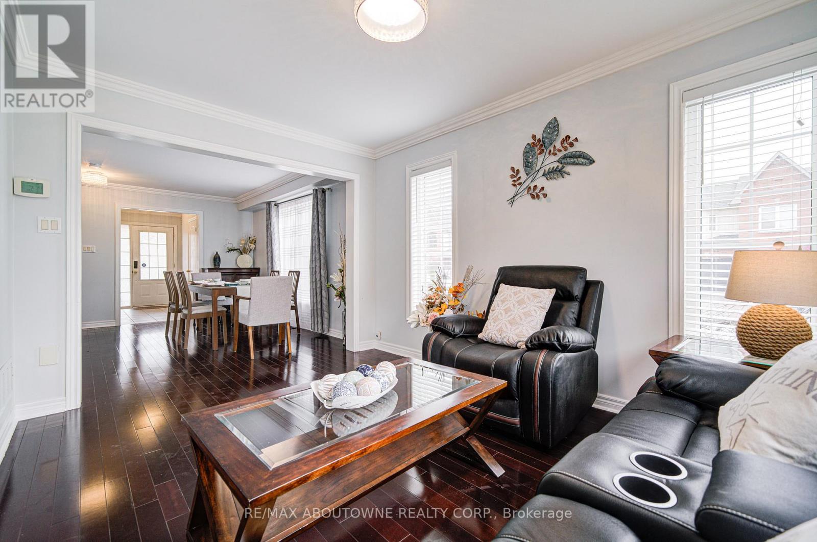 404 Kittridge Road, Oakville, Ontario  L6H 7K6 - Photo 10 - W12548892