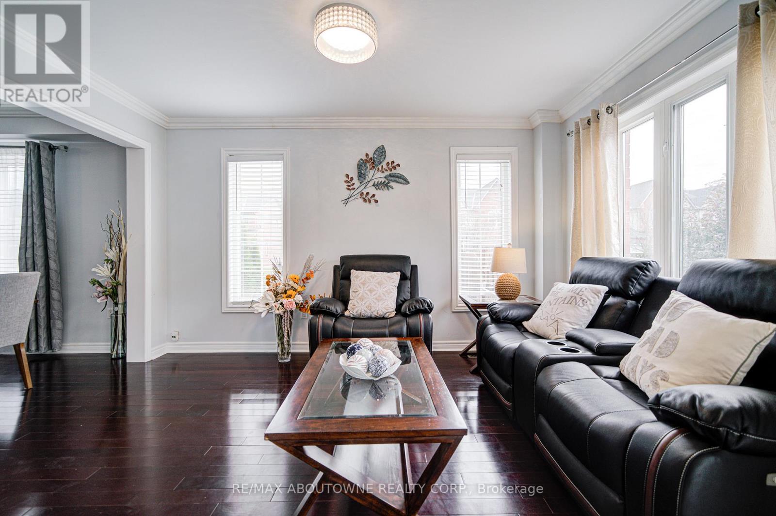 404 Kittridge Road, Oakville, Ontario  L6H 7K6 - Photo 11 - W12548892