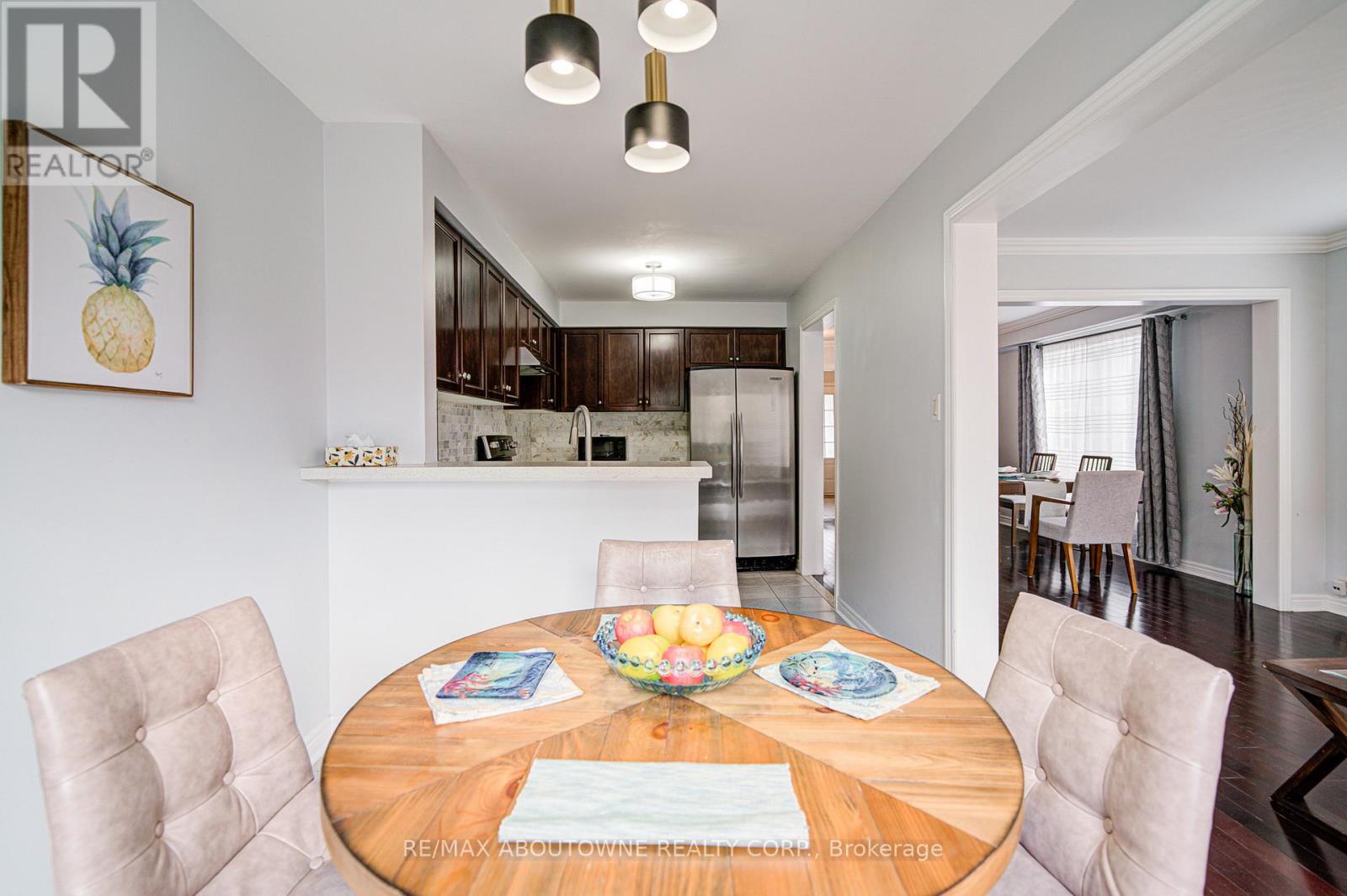 404 Kittridge Road, Oakville, Ontario  L6H 7K6 - Photo 14 - W12548892