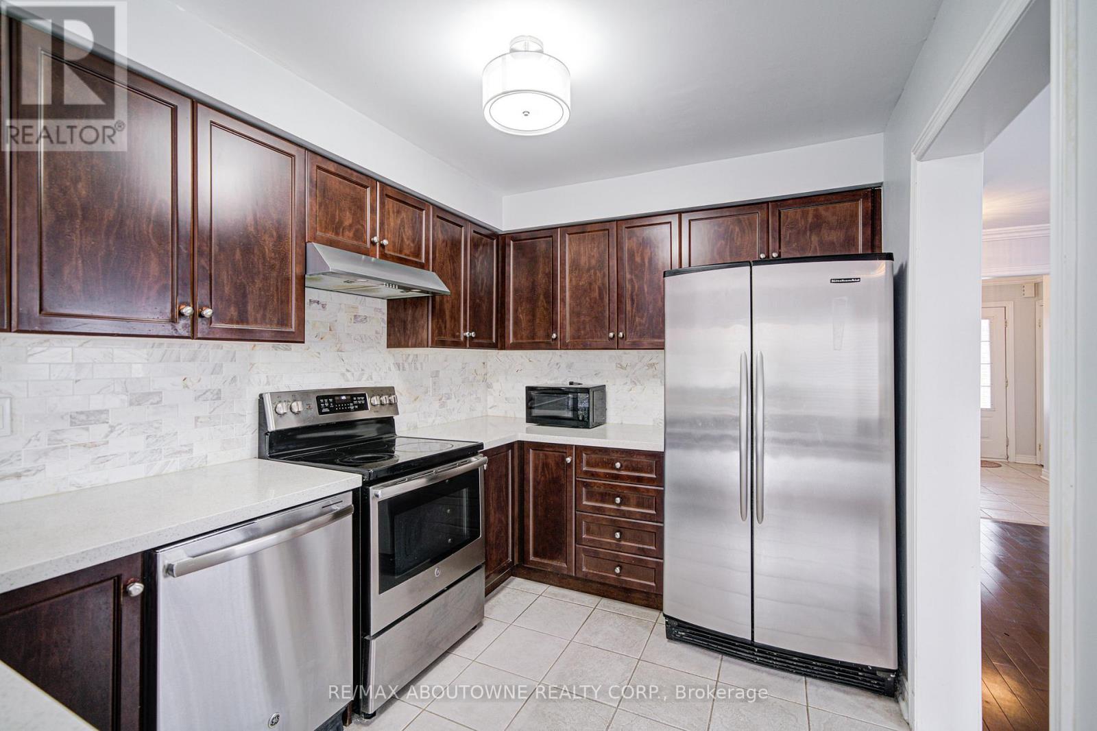 404 Kittridge Road, Oakville, Ontario  L6H 7K6 - Photo 16 - W12548892