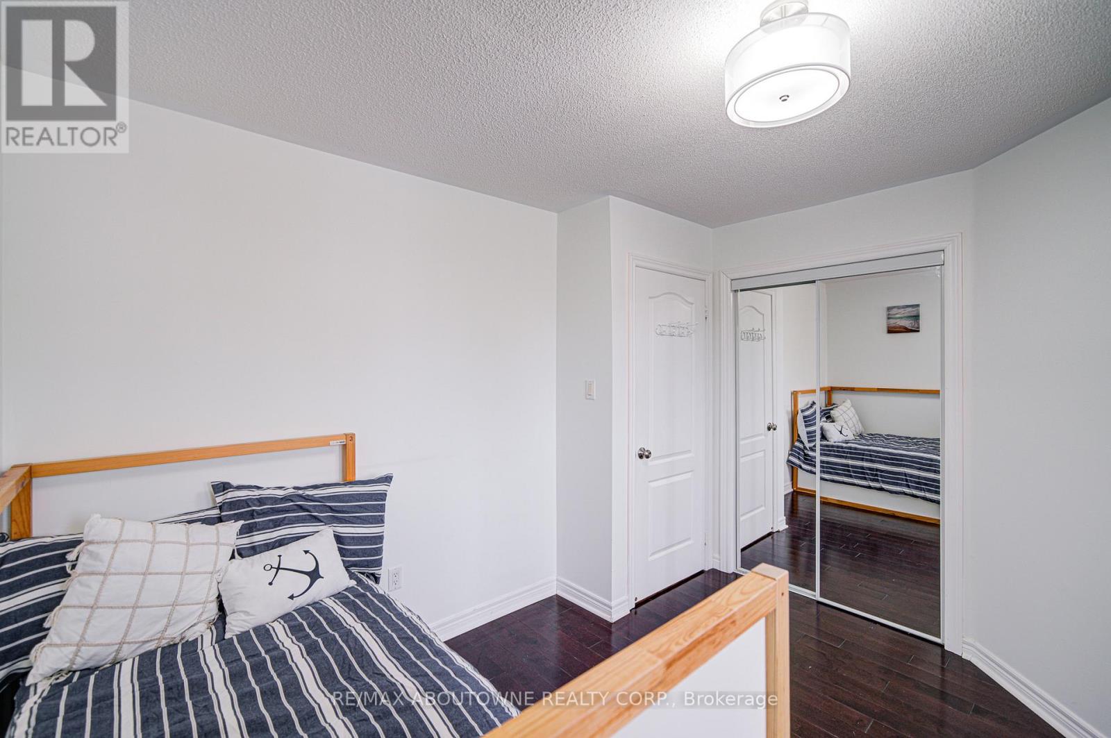 404 Kittridge Road, Oakville, Ontario  L6H 7K6 - Photo 19 - W12548892