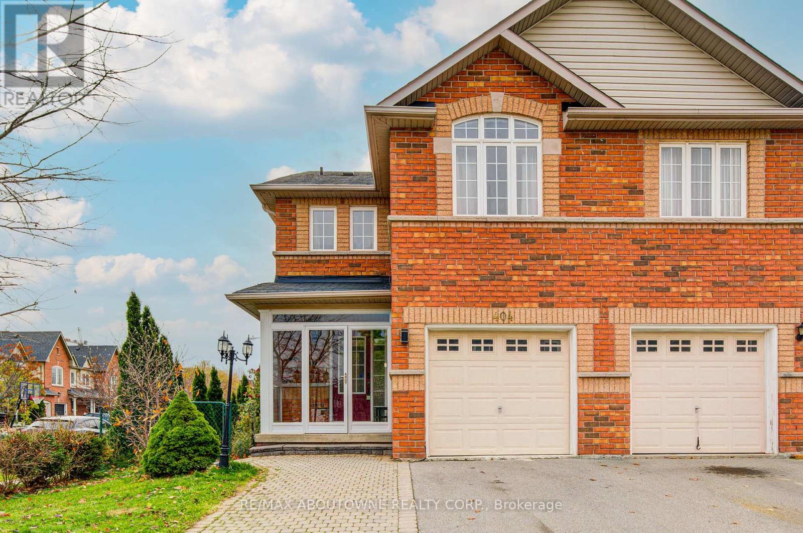 404 Kittridge Road, Oakville, Ontario  L6H 7K6 - Photo 2 - W12548892