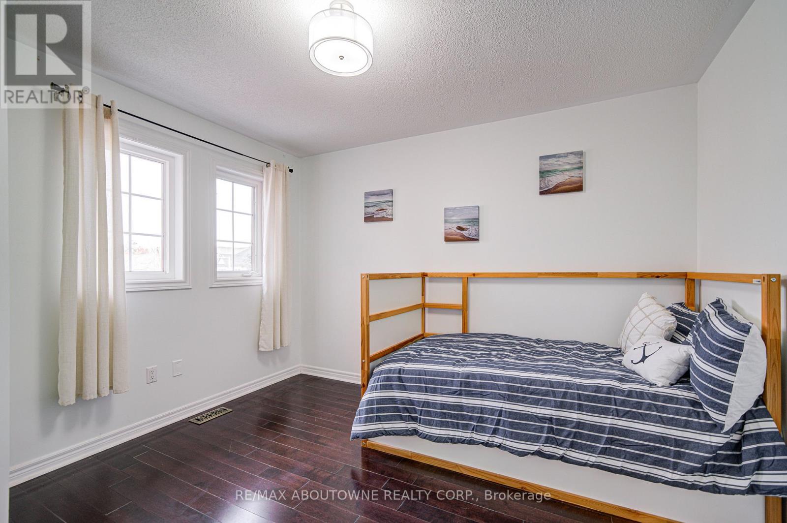 404 Kittridge Road, Oakville, Ontario  L6H 7K6 - Photo 20 - W12548892