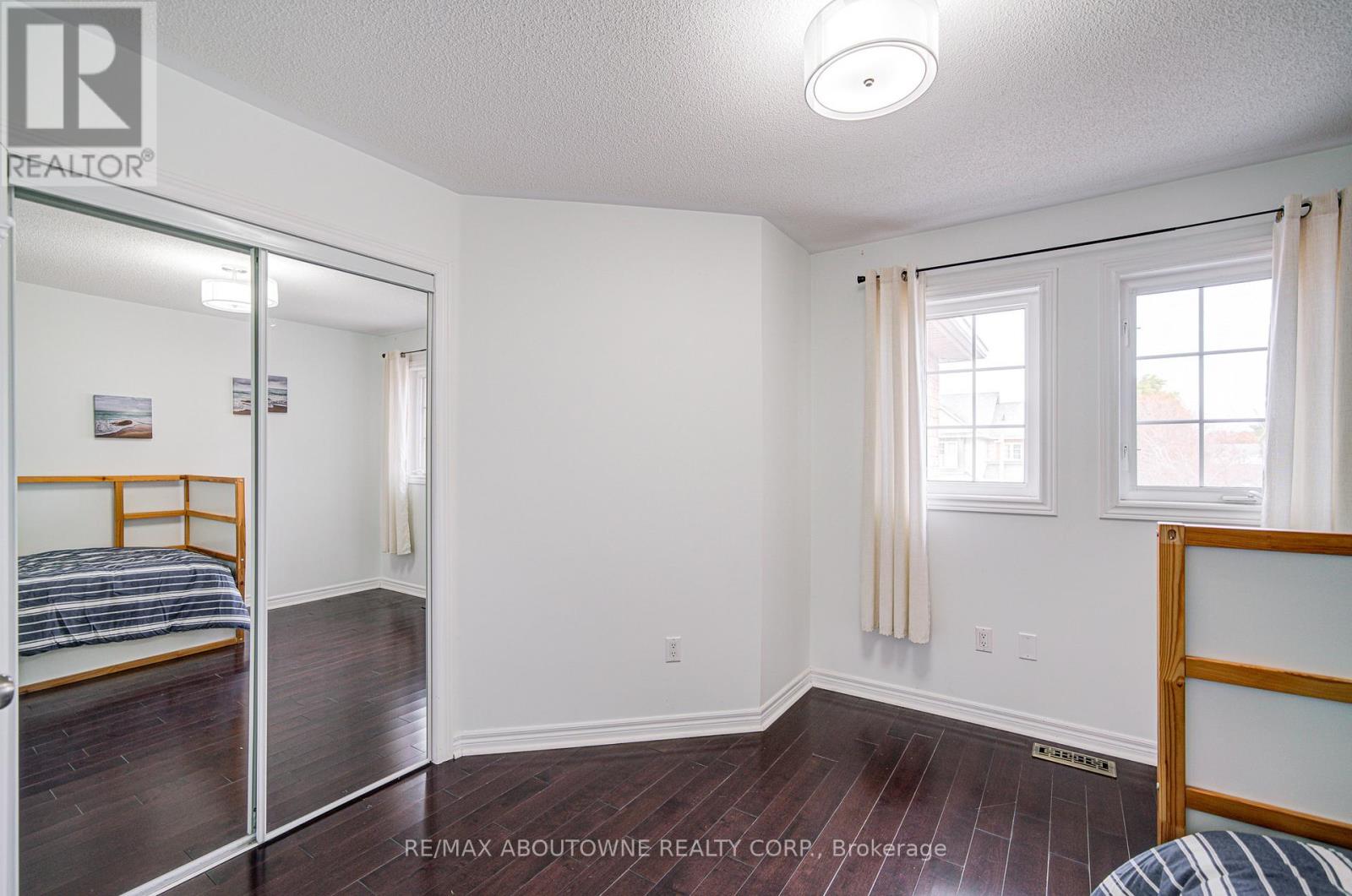 404 Kittridge Road, Oakville, Ontario  L6H 7K6 - Photo 21 - W12548892