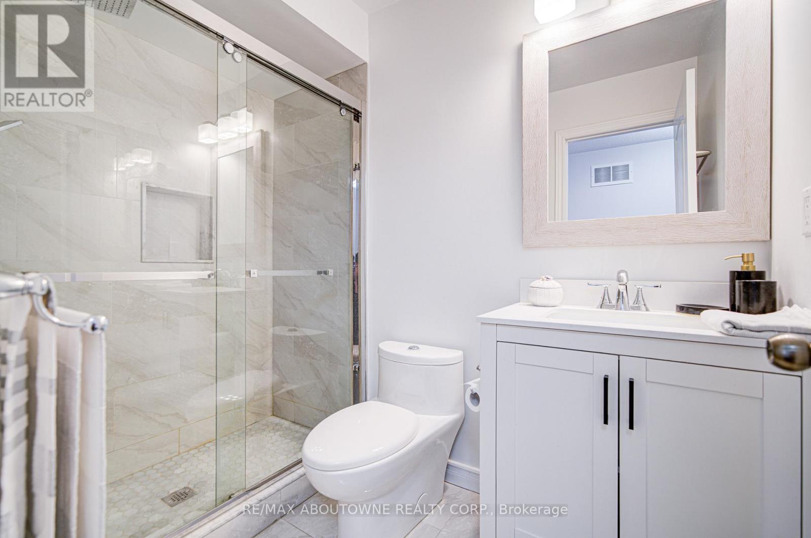 404 Kittridge Road, Oakville, Ontario  L6H 7K6 - Photo 22 - W12548892