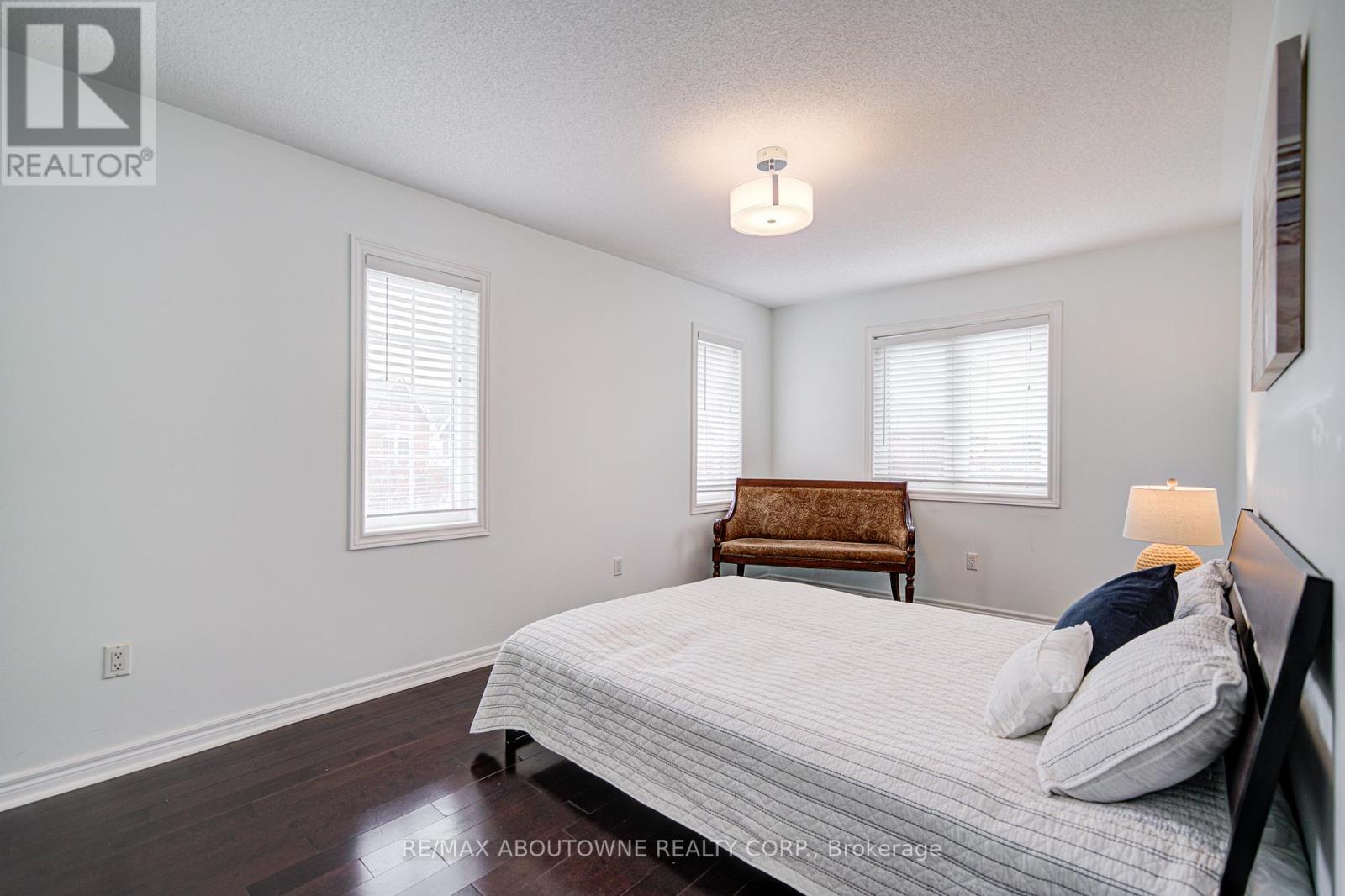 404 Kittridge Road, Oakville, Ontario  L6H 7K6 - Photo 24 - W12548892