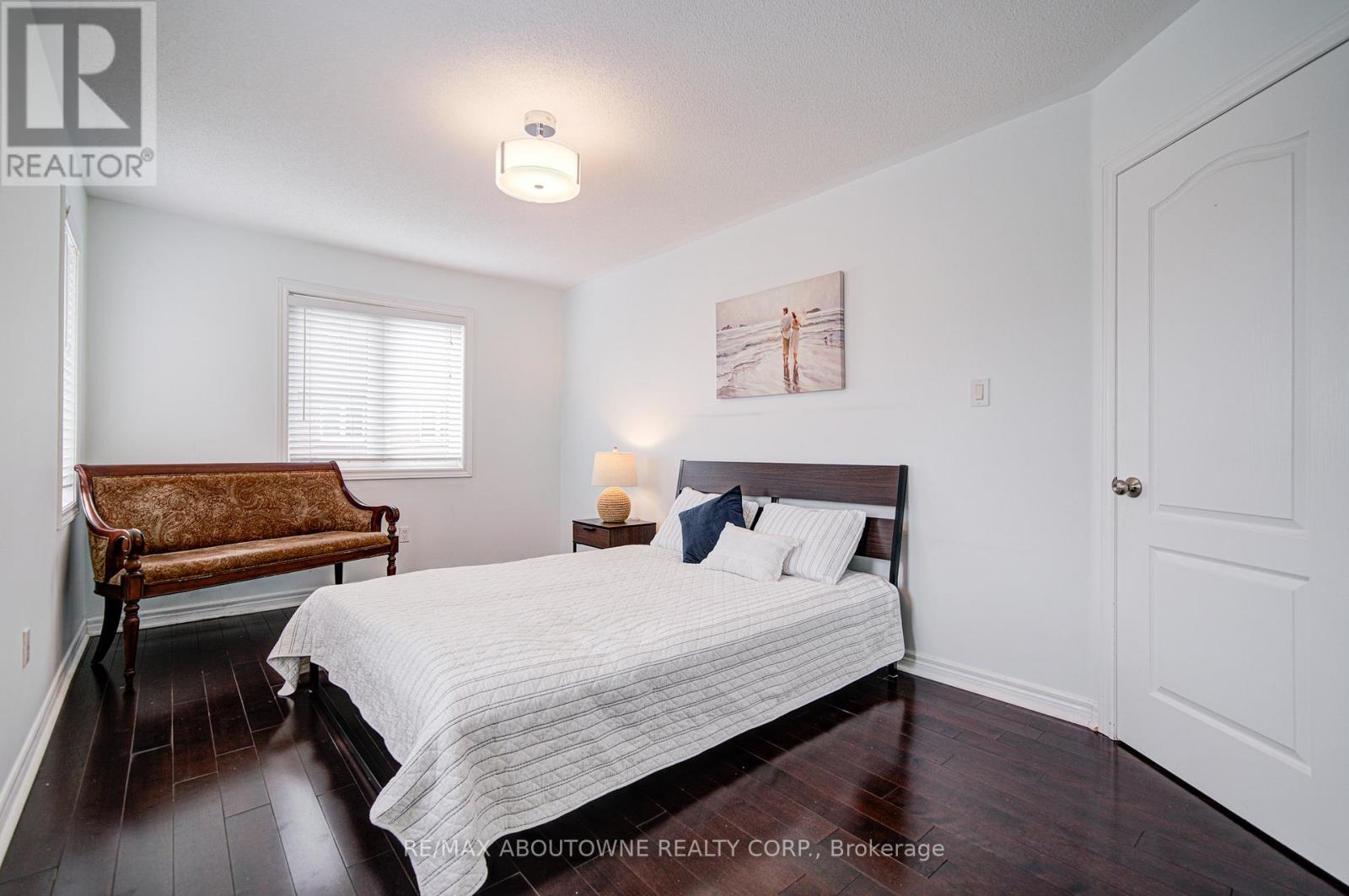 404 Kittridge Road, Oakville, Ontario  L6H 7K6 - Photo 25 - W12548892