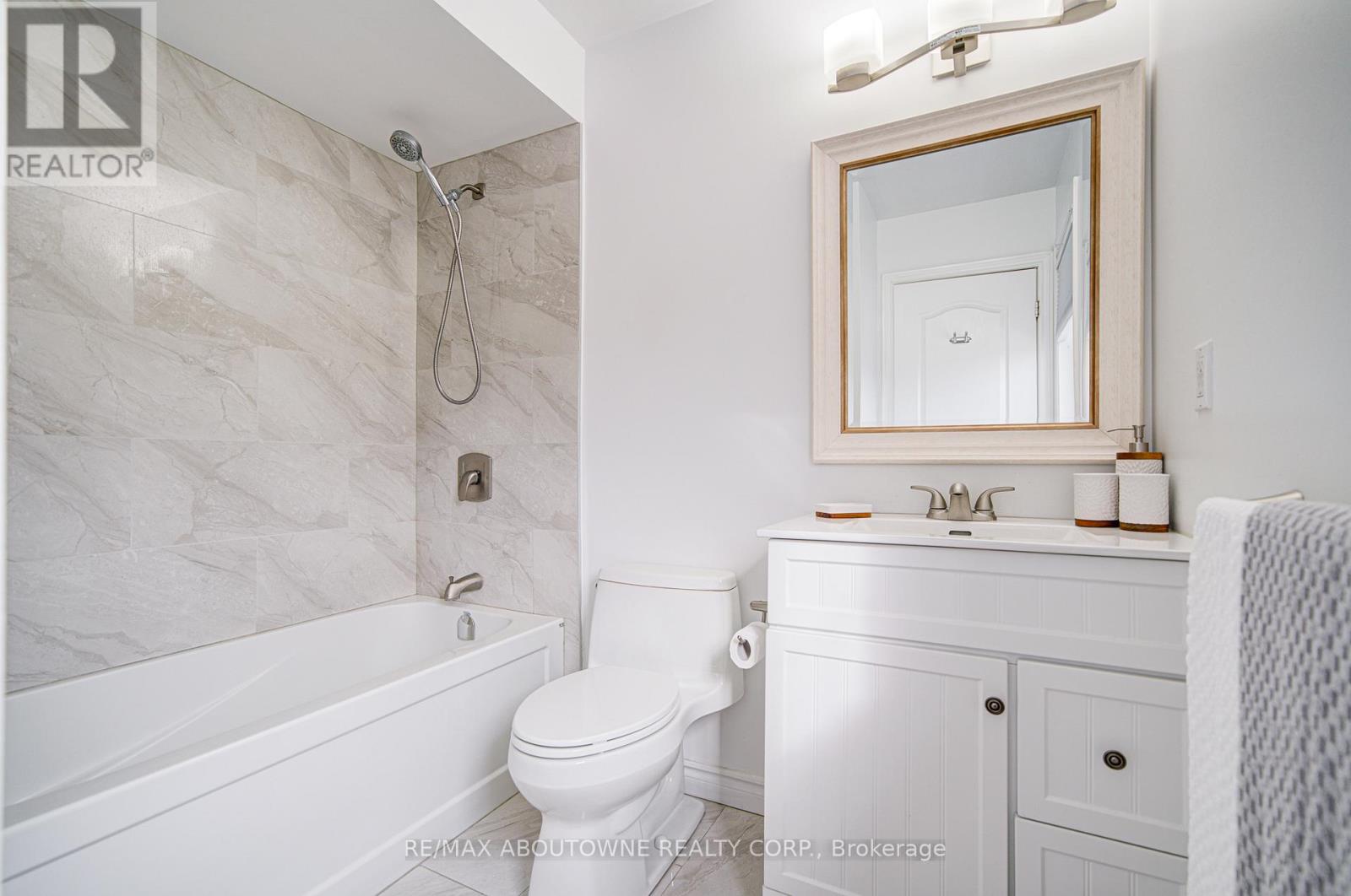 404 Kittridge Road, Oakville, Ontario  L6H 7K6 - Photo 26 - W12548892