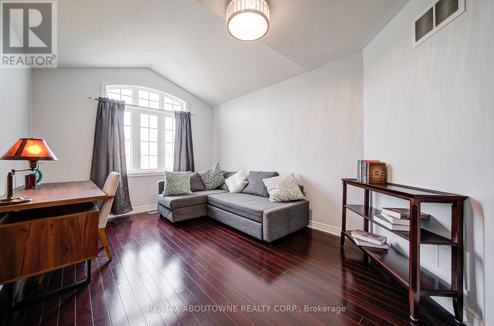 404 Kittridge Road, Oakville, Ontario  L6H 7K6 - Photo 31 - W12548892