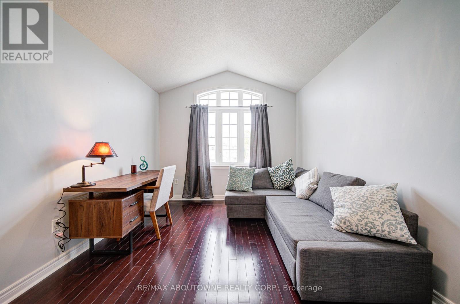 404 Kittridge Road, Oakville, Ontario  L6H 7K6 - Photo 32 - W12548892