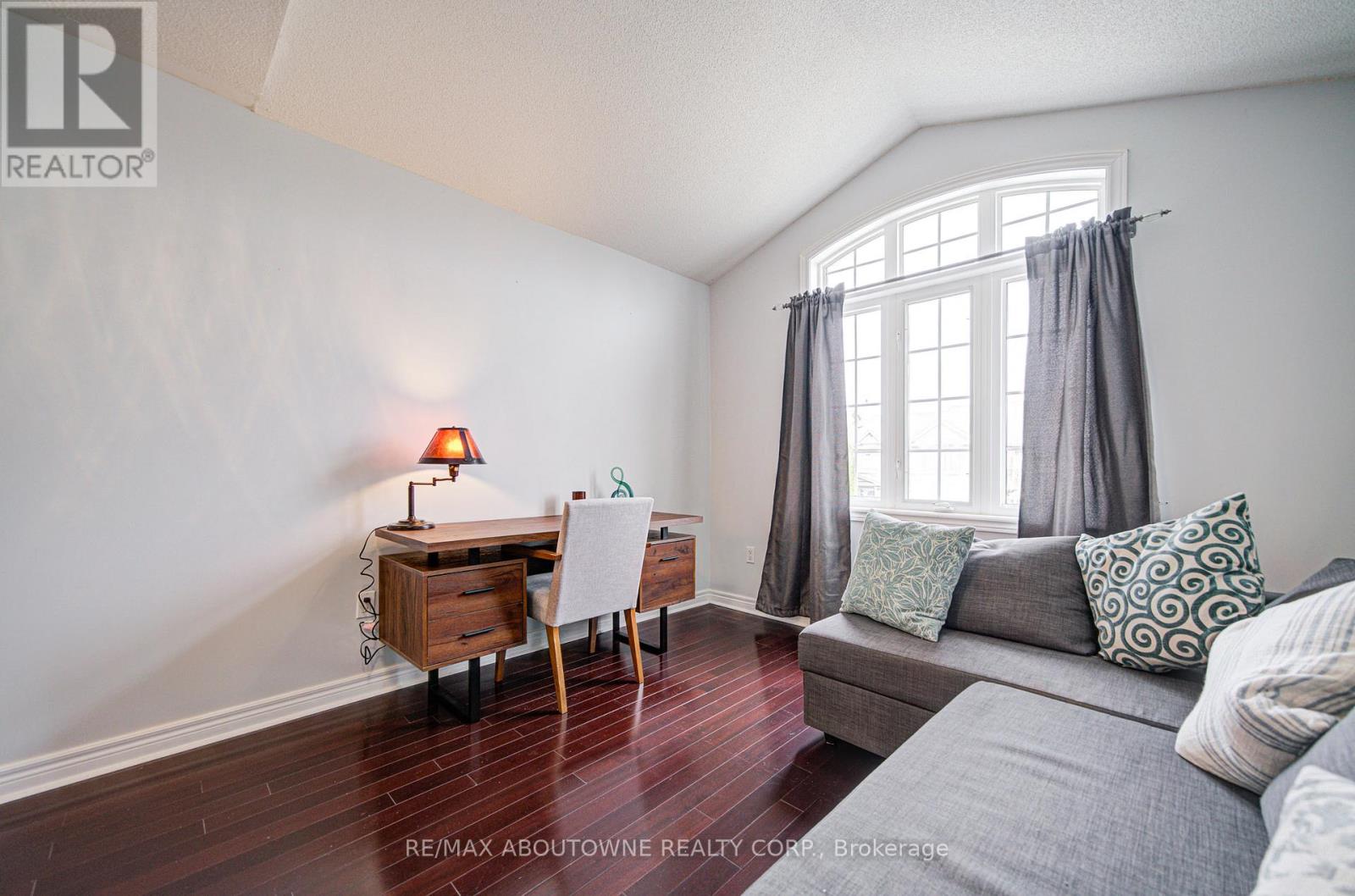 404 Kittridge Road, Oakville, Ontario  L6H 7K6 - Photo 33 - W12548892