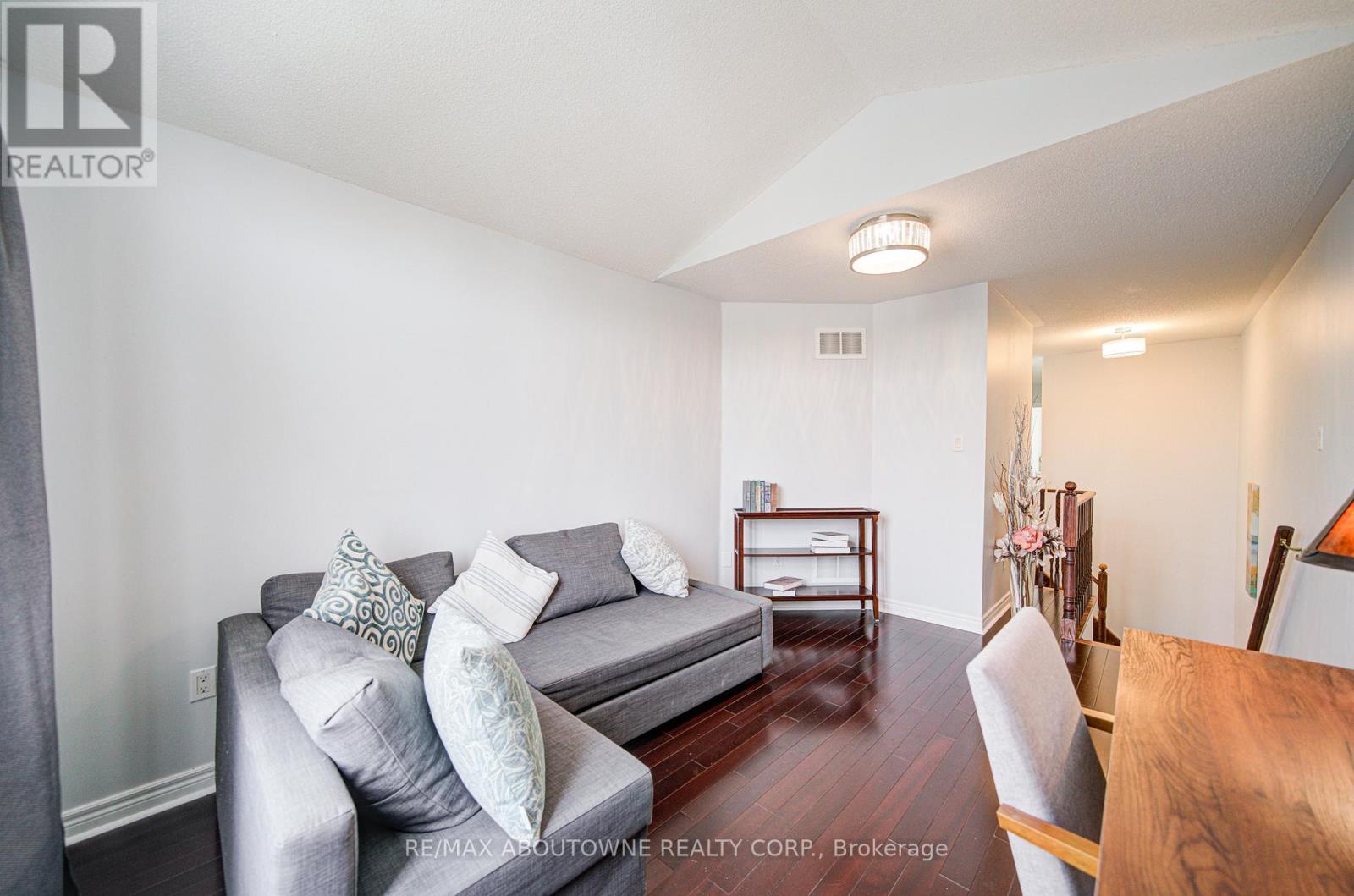 404 Kittridge Road, Oakville, Ontario  L6H 7K6 - Photo 34 - W12548892