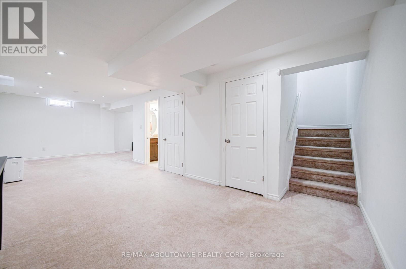 404 Kittridge Road, Oakville, Ontario  L6H 7K6 - Photo 35 - W12548892