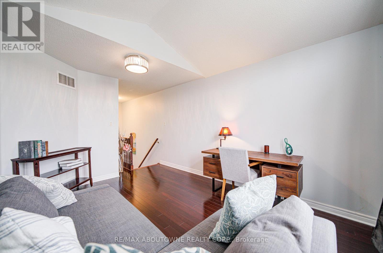 404 Kittridge Road, Oakville, Ontario  L6H 7K6 - Photo 36 - W12548892