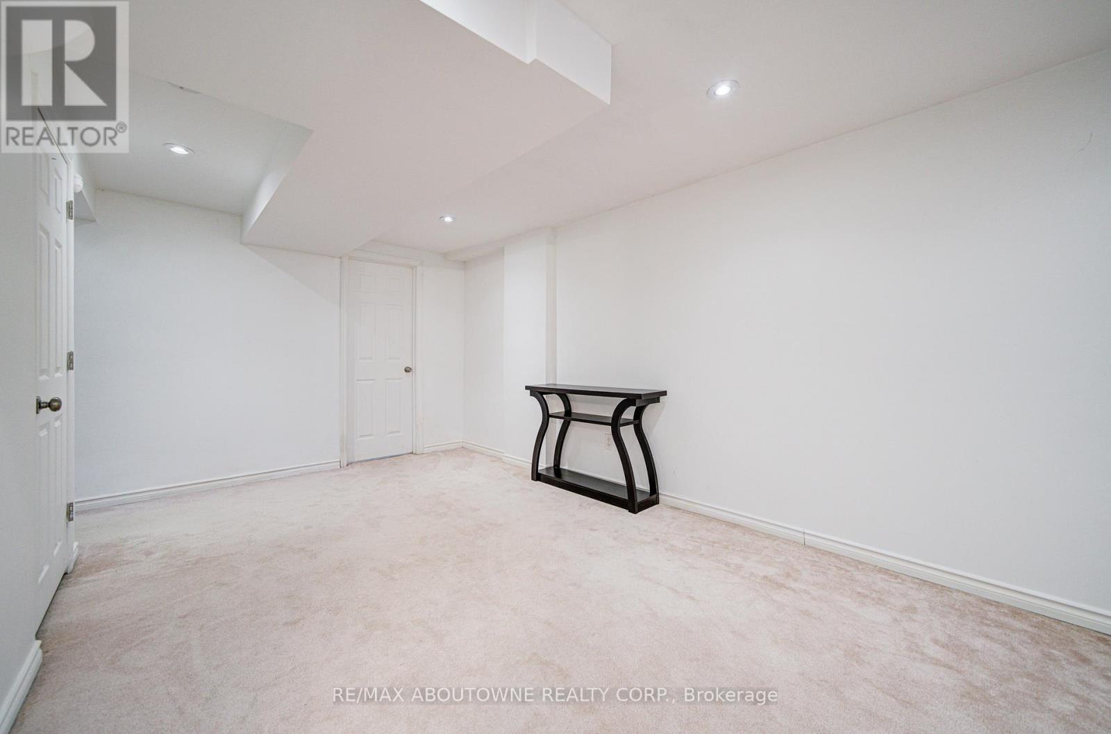 404 Kittridge Road, Oakville, Ontario  L6H 7K6 - Photo 37 - W12548892