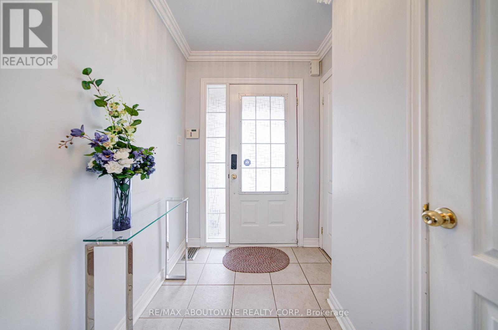 404 Kittridge Road, Oakville, Ontario  L6H 7K6 - Photo 4 - W12548892