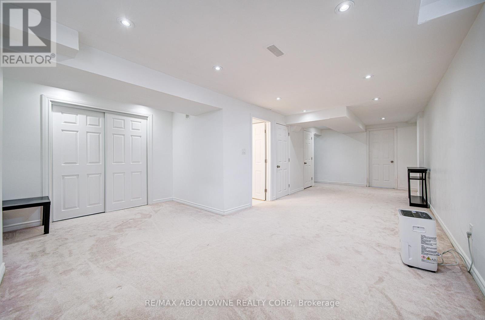 404 Kittridge Road, Oakville, Ontario  L6H 7K6 - Photo 40 - W12548892