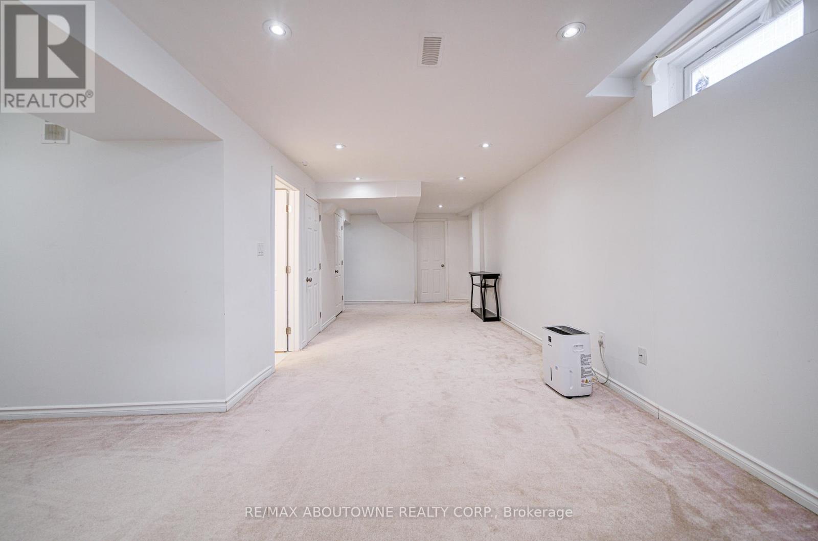 404 Kittridge Road, Oakville, Ontario  L6H 7K6 - Photo 41 - W12548892