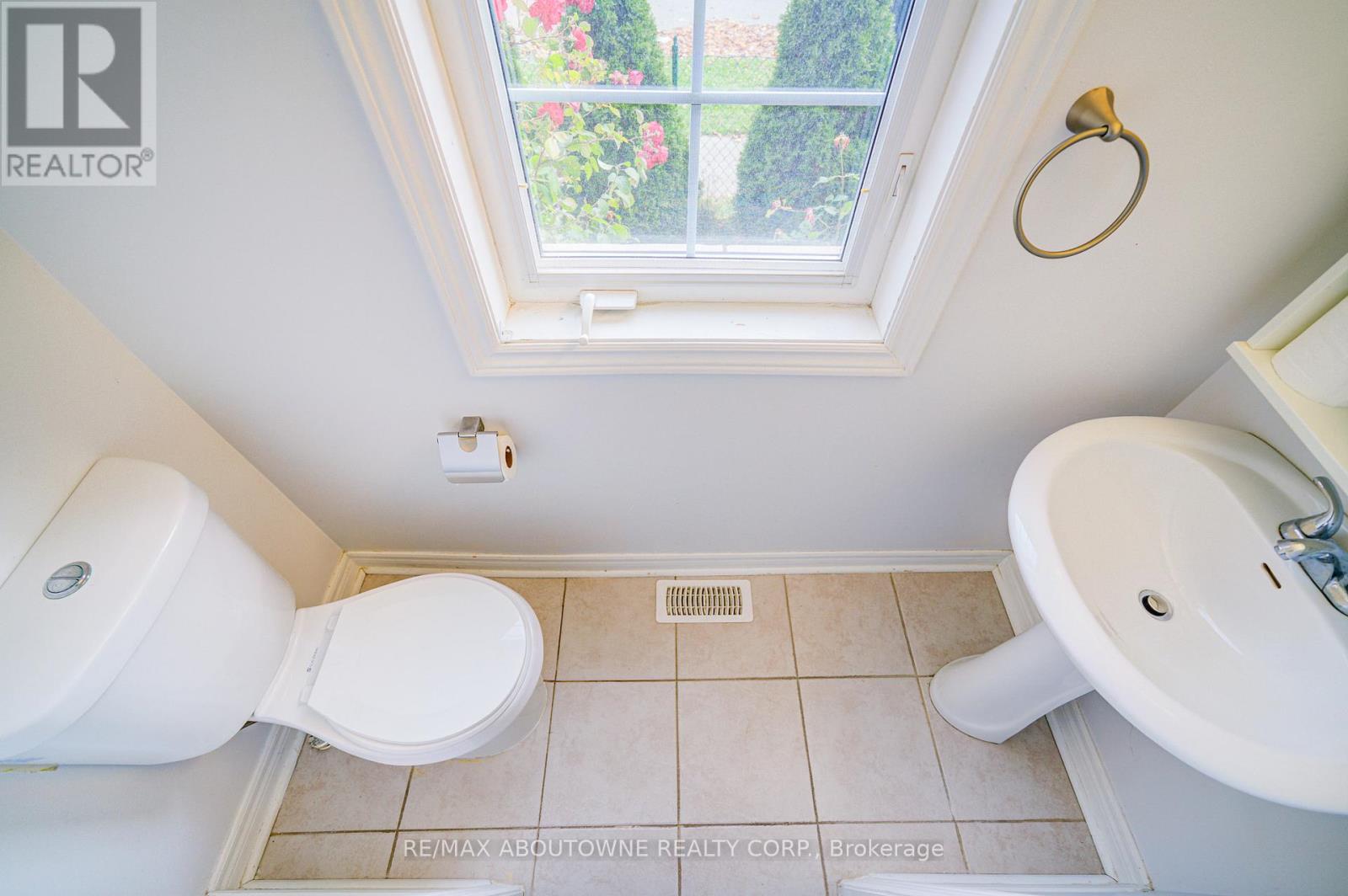 404 Kittridge Road, Oakville, Ontario  L6H 7K6 - Photo 45 - W12548892