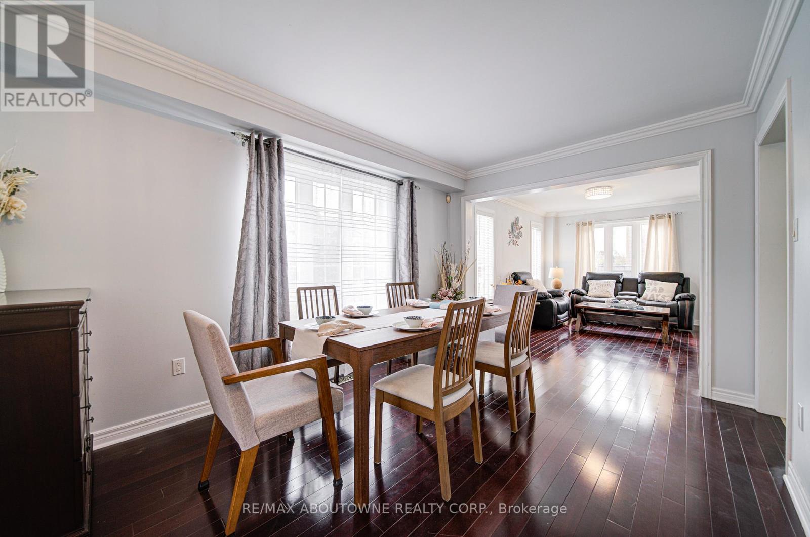 404 Kittridge Road, Oakville, Ontario  L6H 7K6 - Photo 5 - W12548892