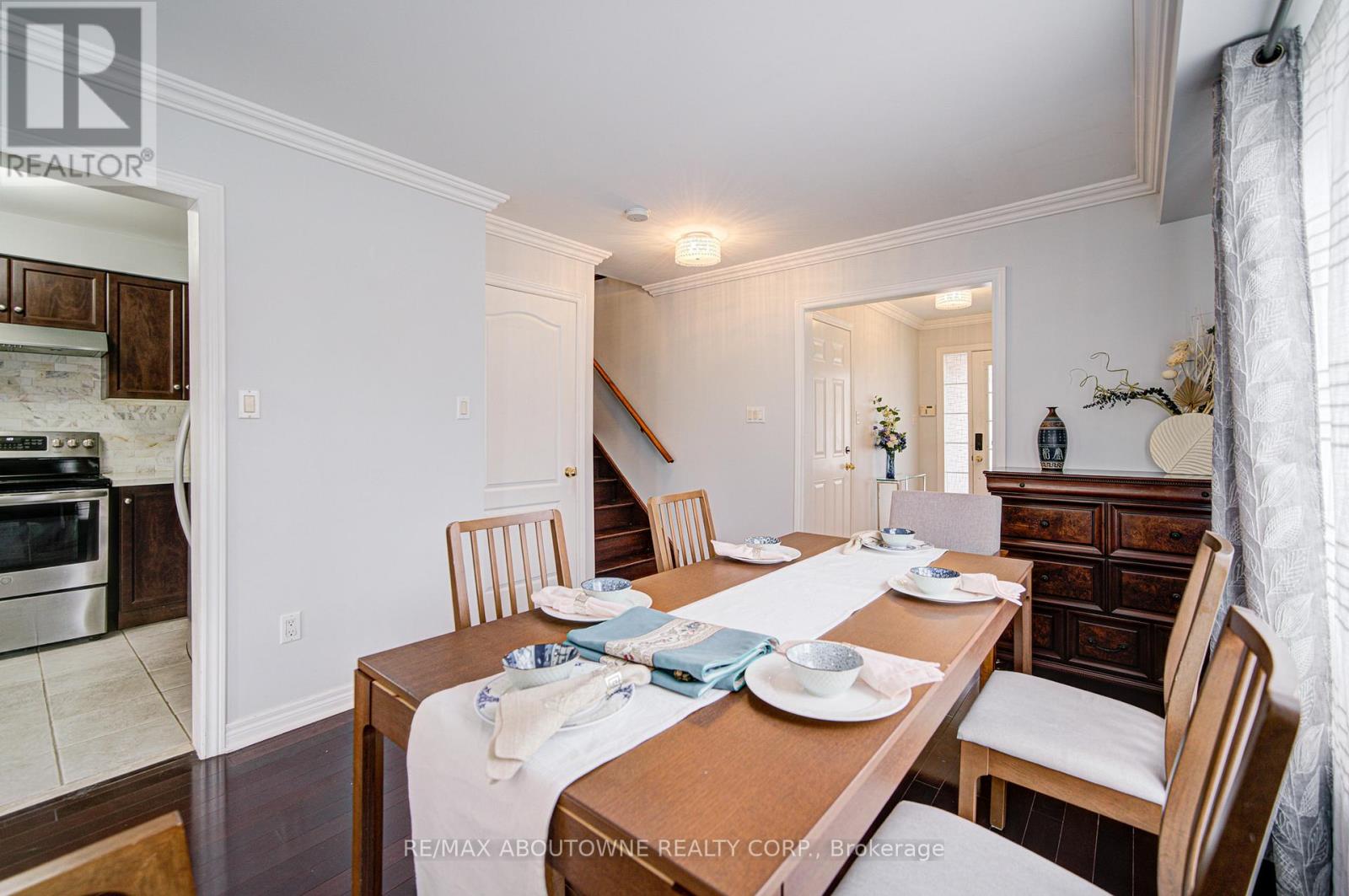 404 Kittridge Road, Oakville, Ontario  L6H 7K6 - Photo 7 - W12548892