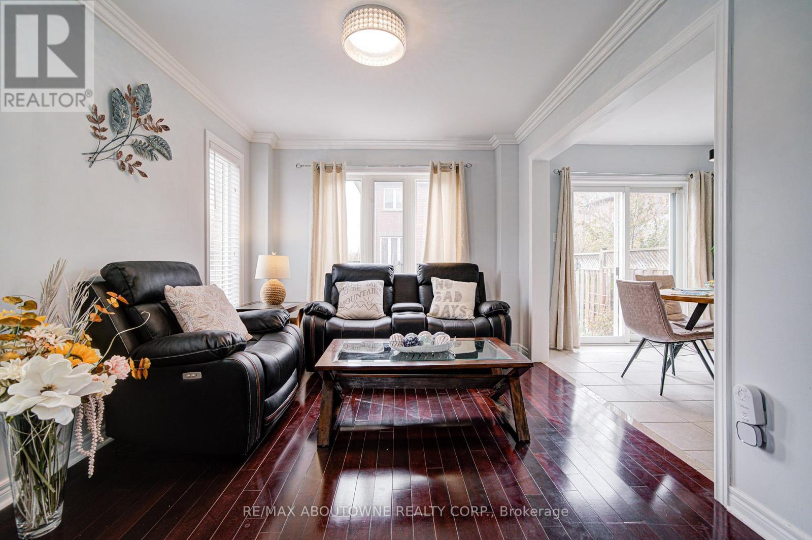 404 Kittridge Road, Oakville, Ontario  L6H 7K6 - Photo 8 - W12548892