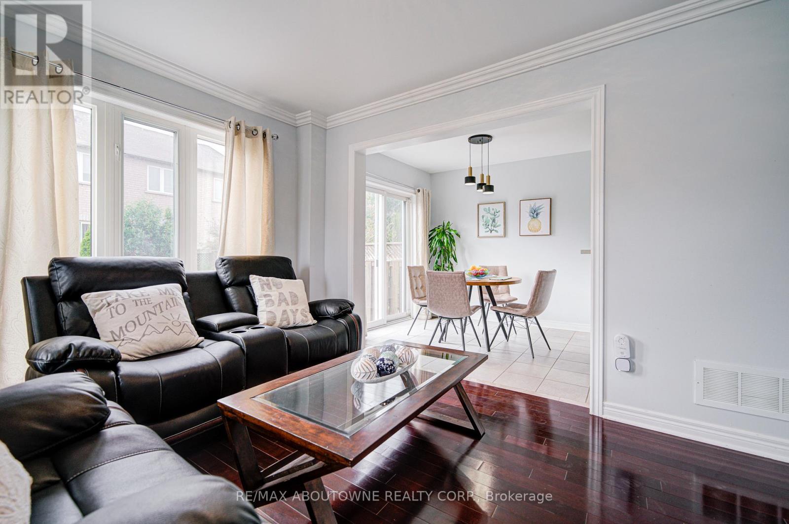 404 Kittridge Road, Oakville, Ontario  L6H 7K6 - Photo 9 - W12548892