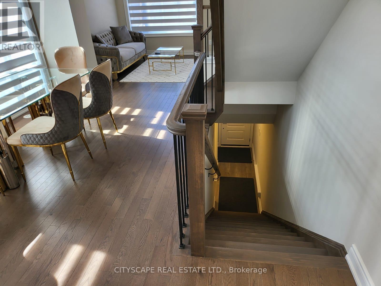 34 - 20 Lunar Crescent, Mississauga, Ontario  L5M 2R5 - Photo 5 - W12548918