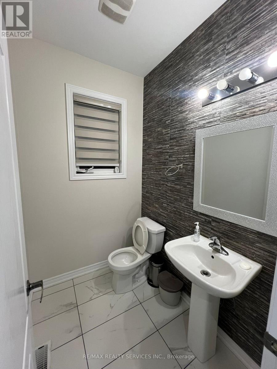 20 George Gray Drive, Brampton, Ontario  L6R 4A3 - Photo 3 - W12548928