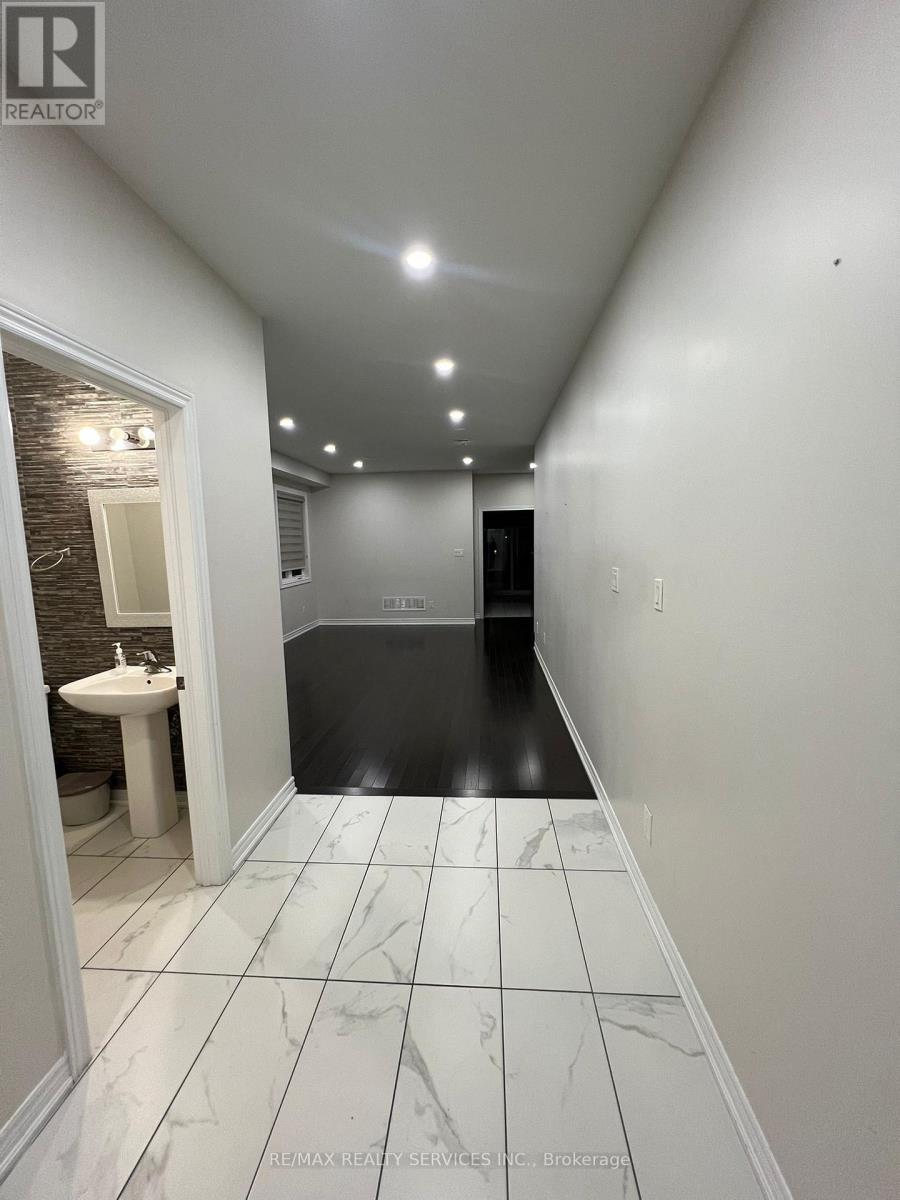 20 George Gray Drive, Brampton, Ontario  L6R 4A3 - Photo 4 - W12548928