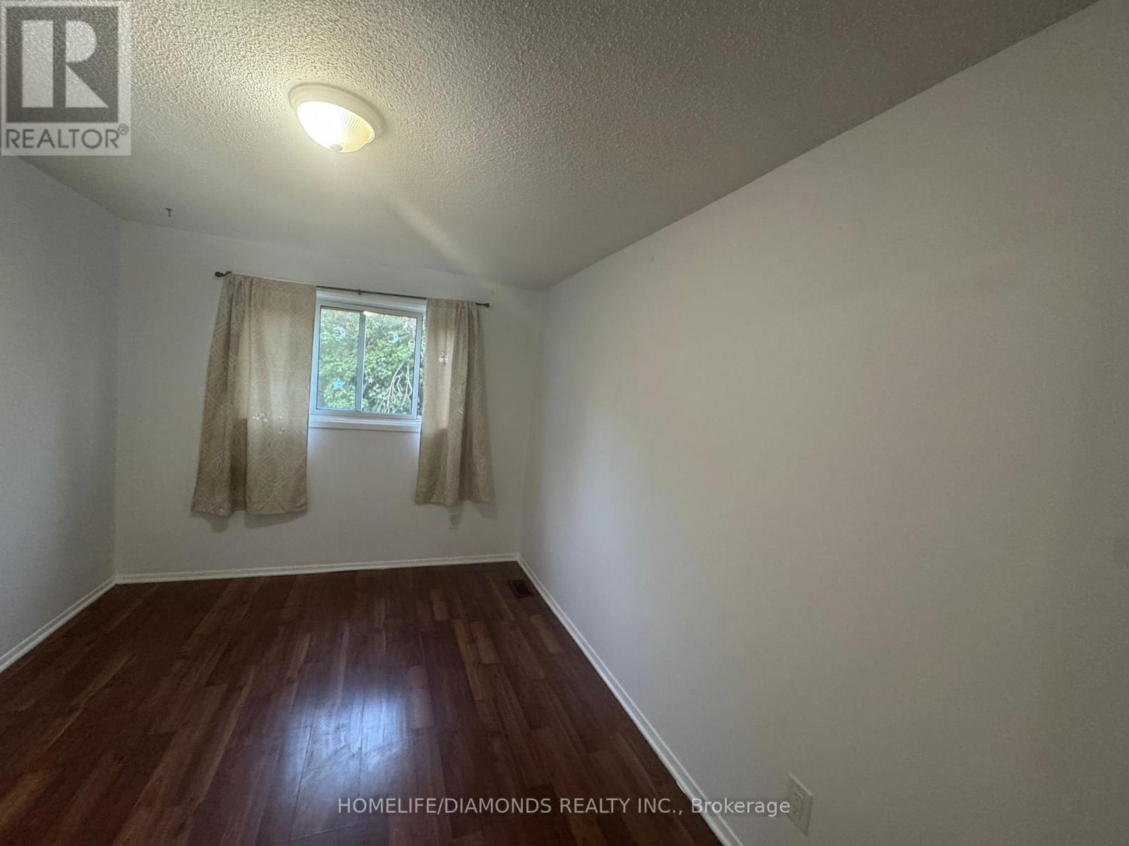 Upper - 5 Calcott Court, Thorold, Ontario  L2V 4J9 - Photo 12 - X12548878