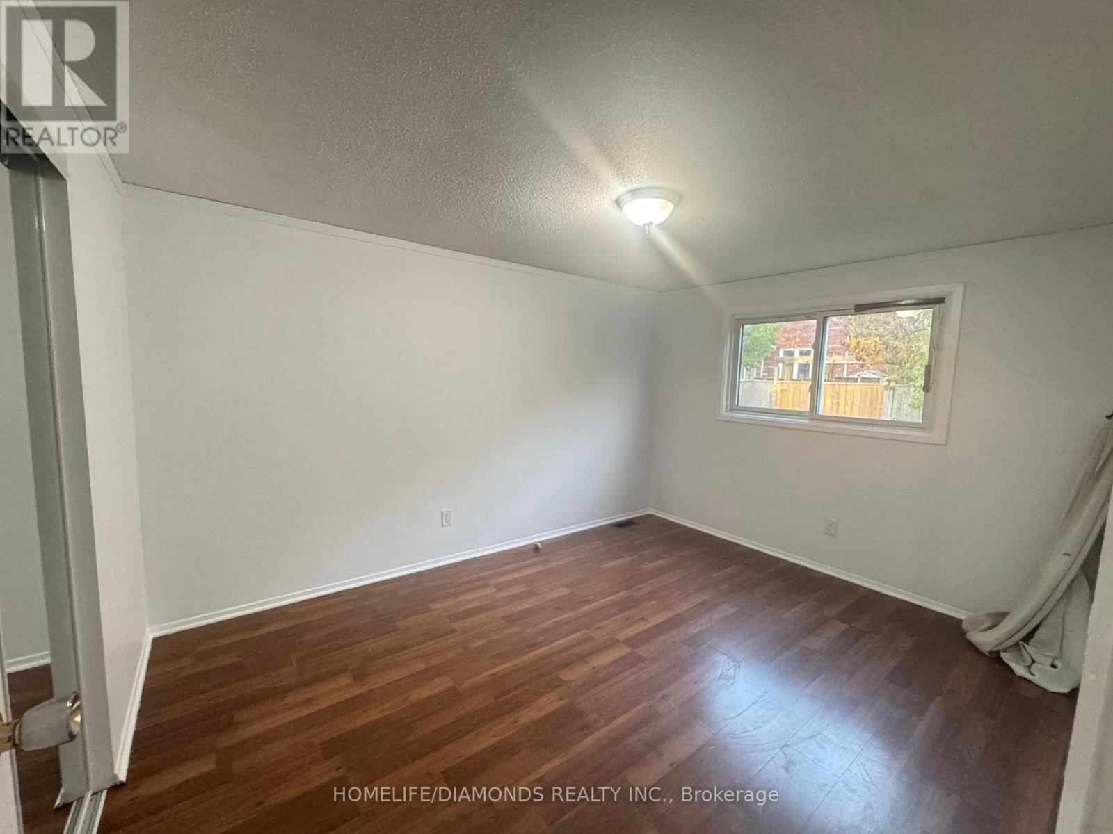 Upper - 5 Calcott Court, Thorold, Ontario  L2V 4J9 - Photo 14 - X12548878