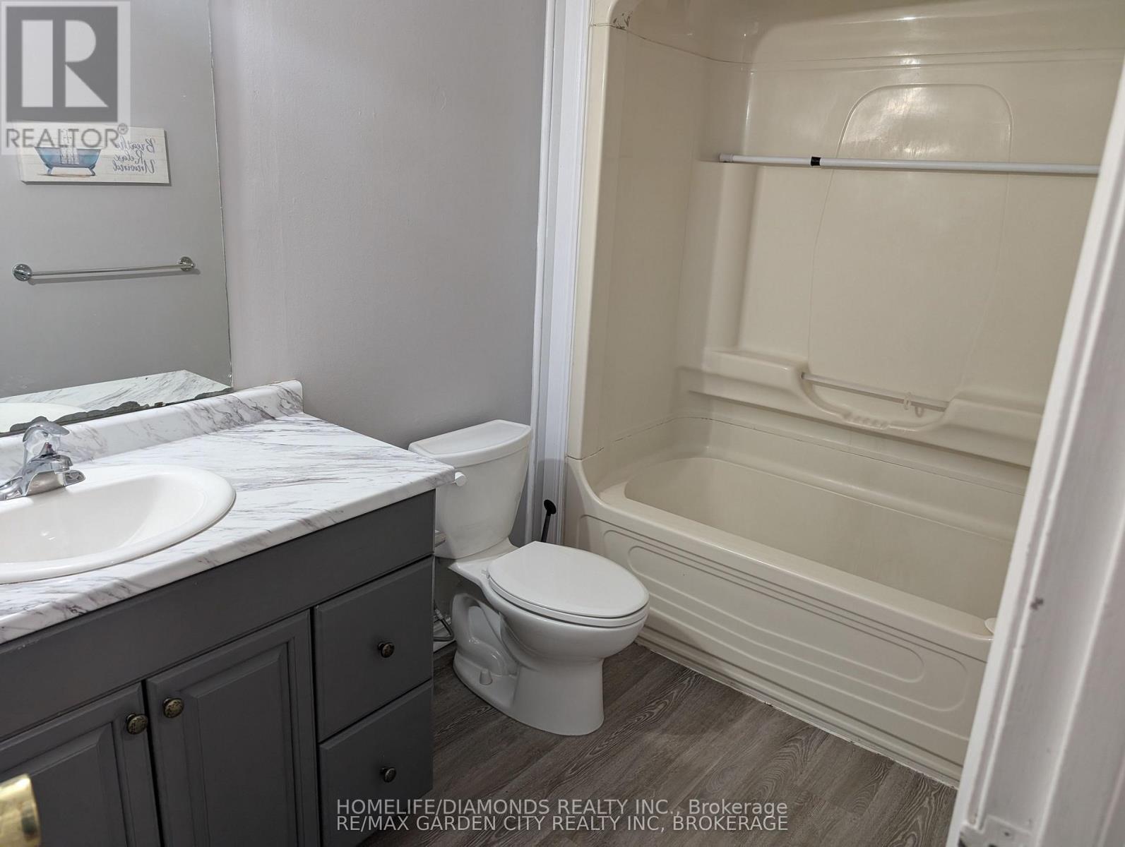 Upper - 5 Calcott Court, Thorold, Ontario  L2V 4J9 - Photo 3 - X12548878