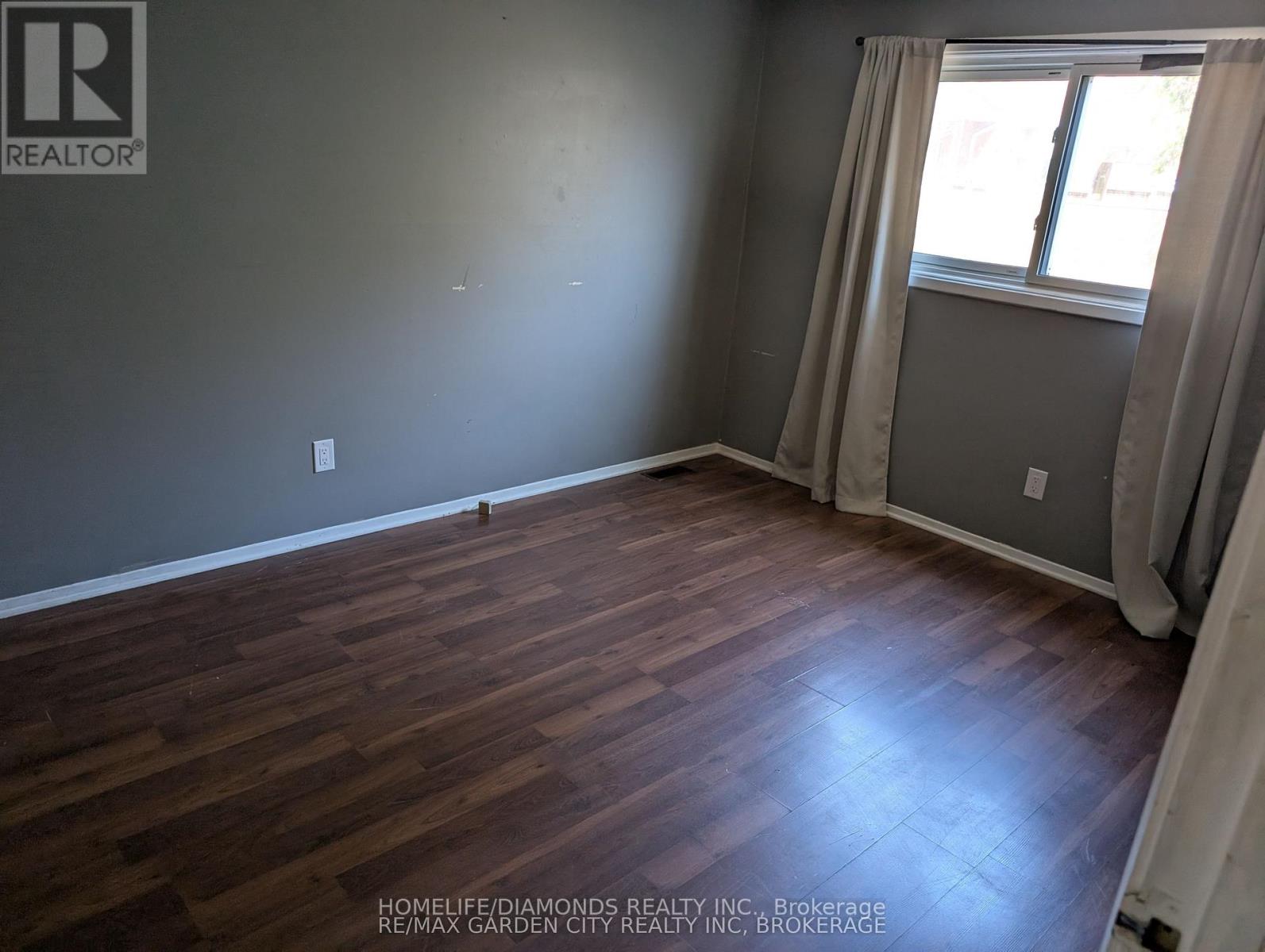 Upper - 5 Calcott Court, Thorold, Ontario  L2V 4J9 - Photo 7 - X12548878