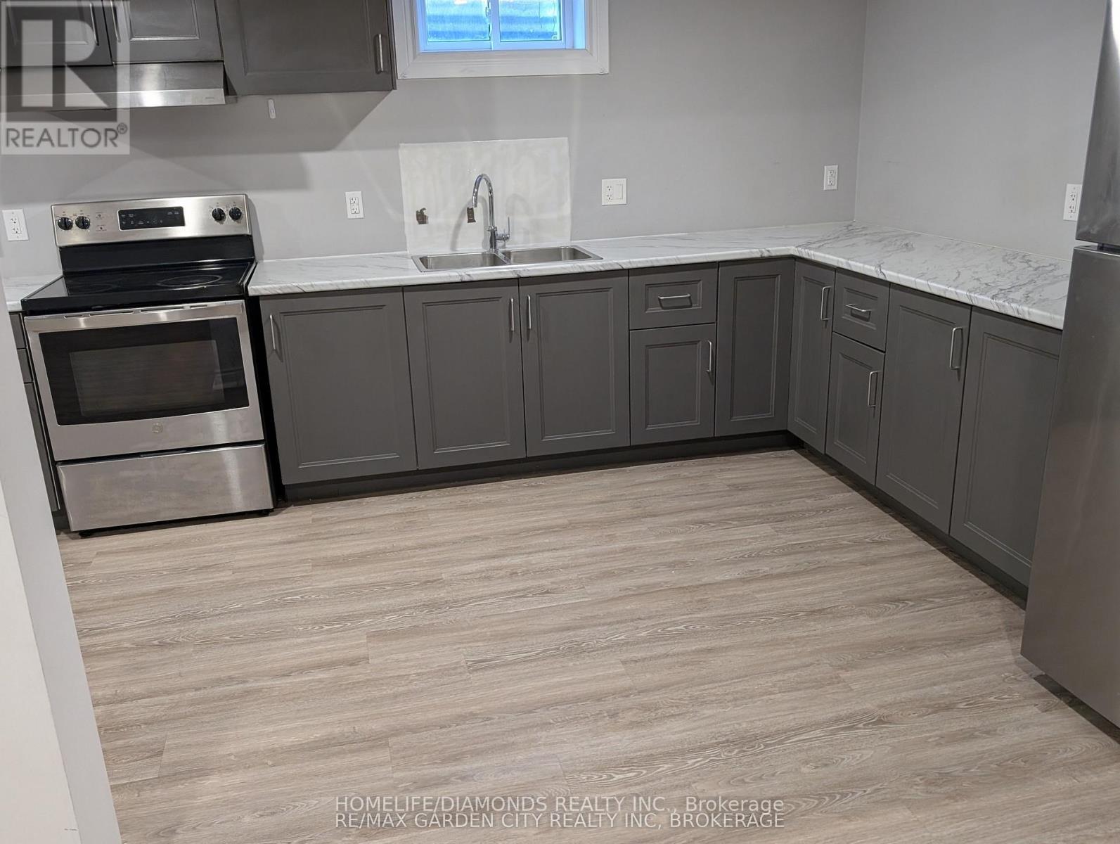 Lower - 5 Calcott Court, Thorold, Ontario  L2V 4J9 - Photo 2 - X12548888